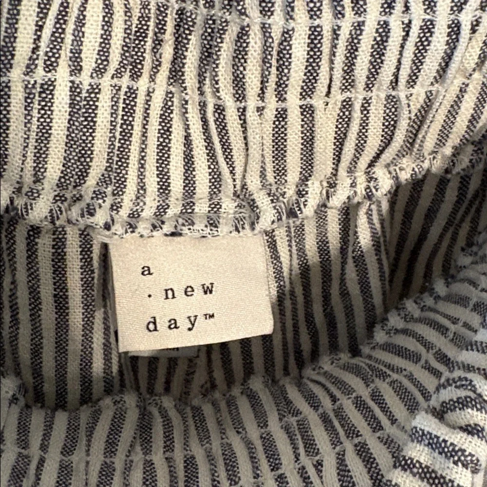 a new day Grey & White Striped Drawstring Chinos Linen Blend SZ M Quiet Luxury.